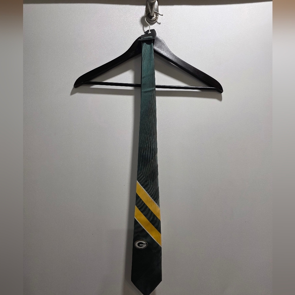 GREEN BAY PACKERS MENS NECKTIE NFL green yellow white G logo 100% polyester tie